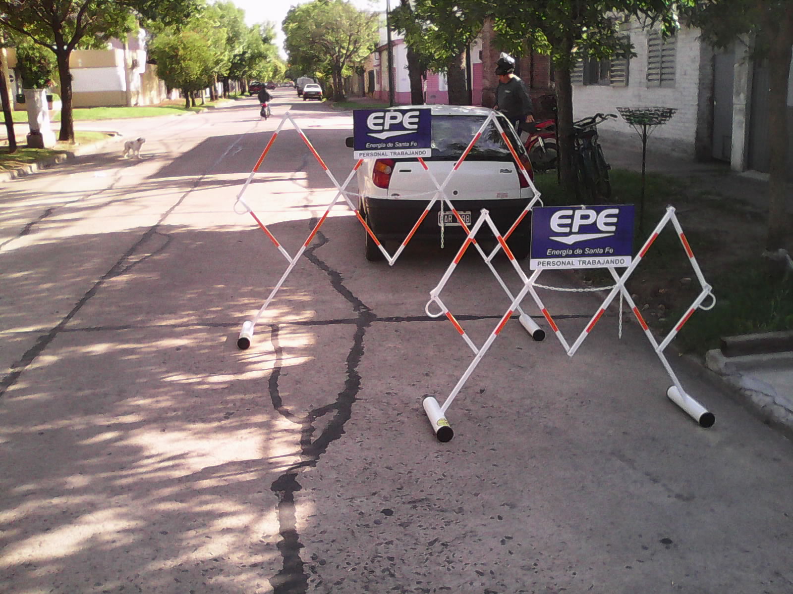 Valla extensible metálica de seguridad en predio de EPE